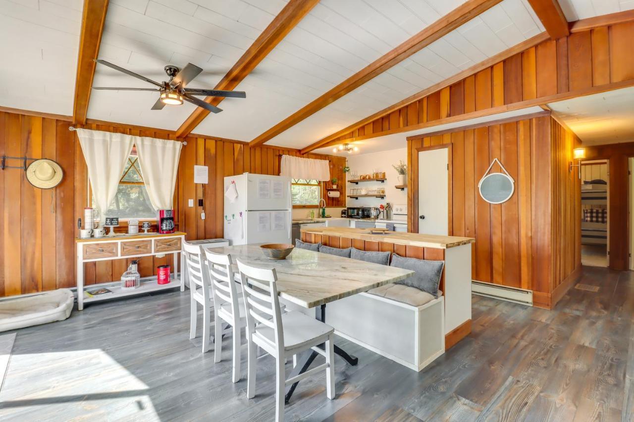 Lakefront Poconos Vacation Rental With Swim Dock! Long Pond Exteriör bild