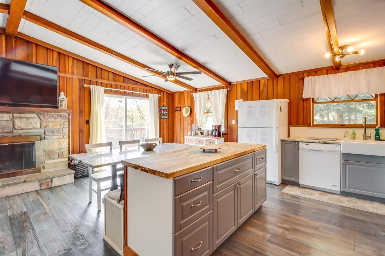 Lakefront Poconos Vacation Rental With Swim Dock! Long Pond Exteriör bild