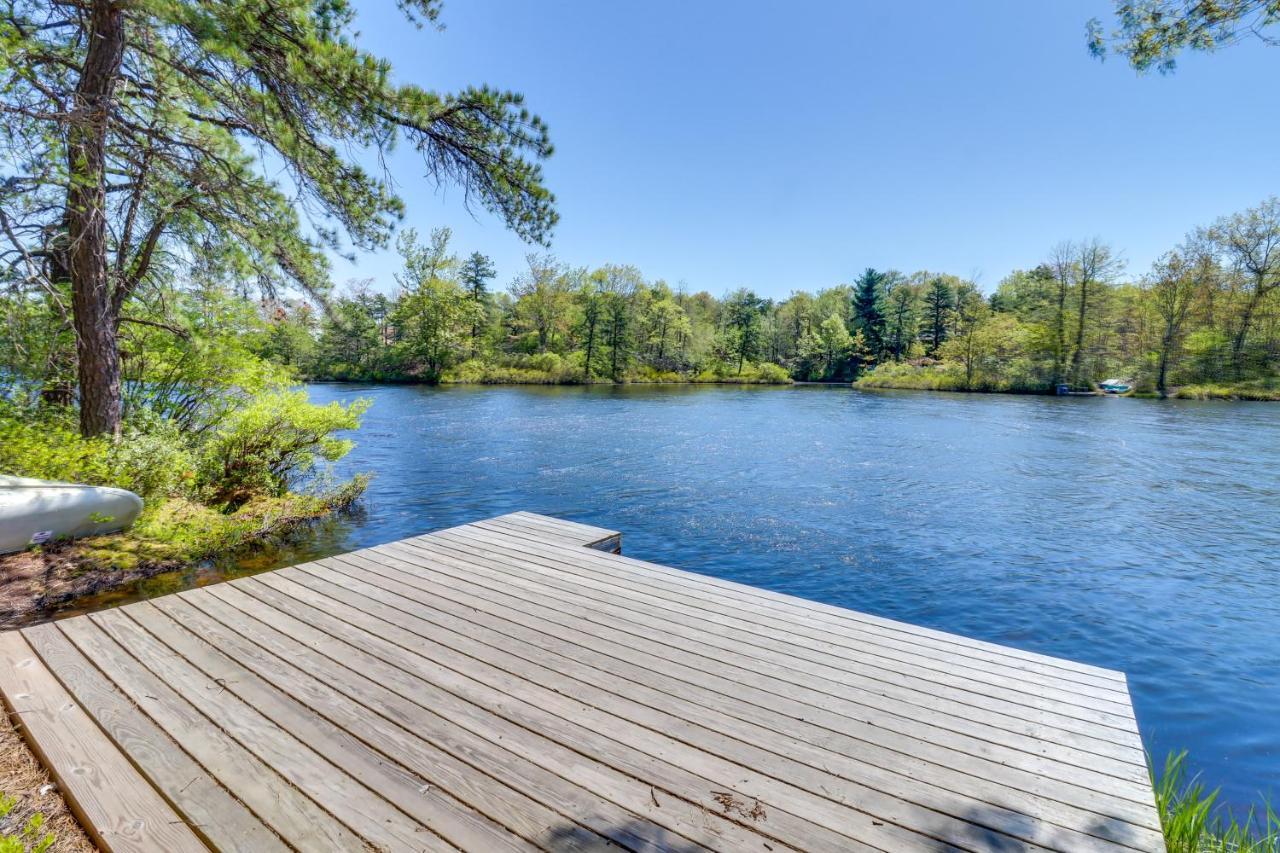 Lakefront Poconos Vacation Rental With Swim Dock! Long Pond Exteriör bild