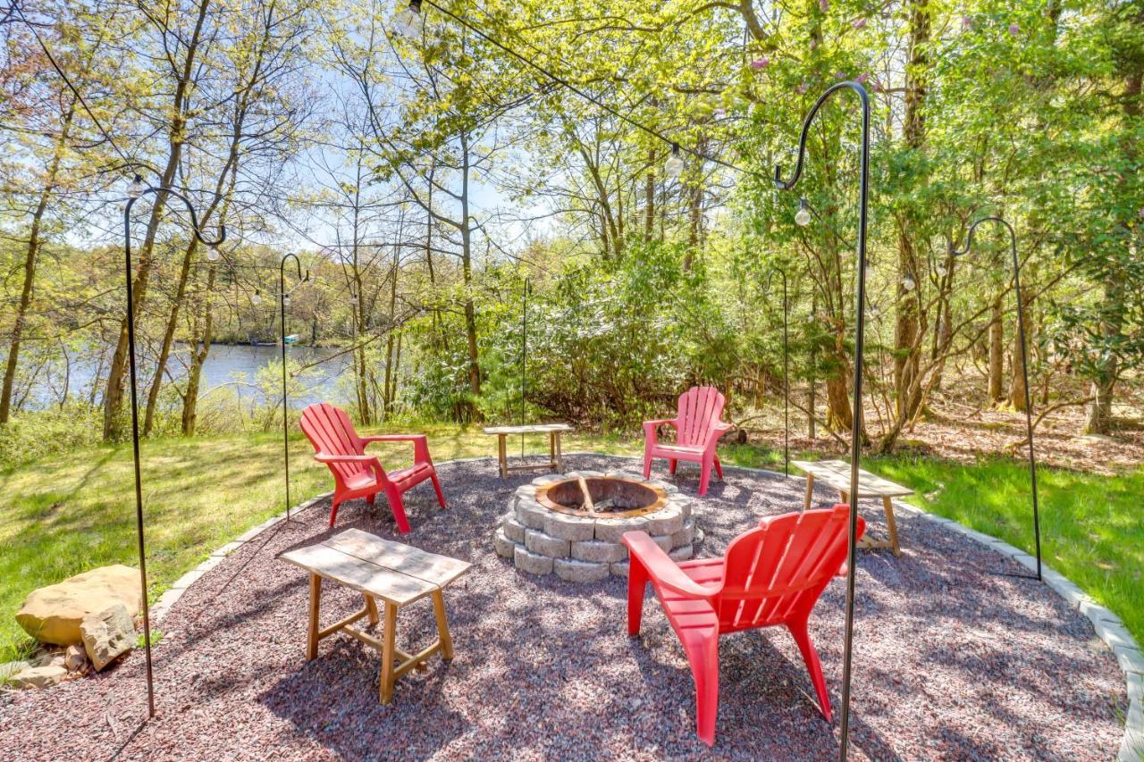 Lakefront Poconos Vacation Rental With Swim Dock! Long Pond Exteriör bild