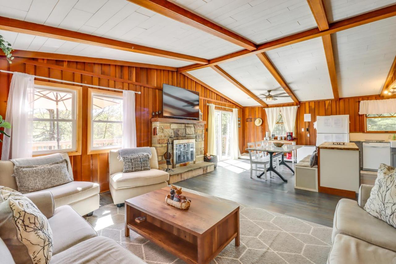 Lakefront Poconos Vacation Rental With Swim Dock! Long Pond Exteriör bild