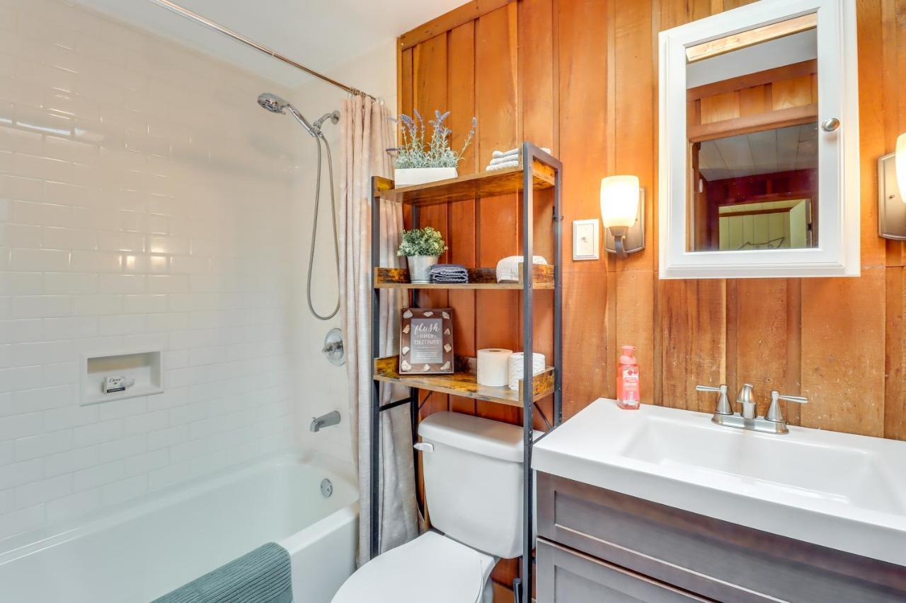 Lakefront Poconos Vacation Rental With Swim Dock! Long Pond Exteriör bild