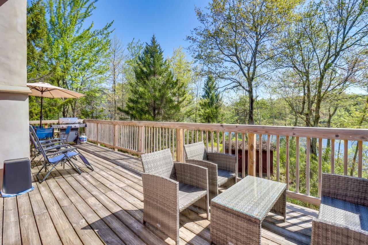 Lakefront Poconos Vacation Rental With Swim Dock! Long Pond Exteriör bild