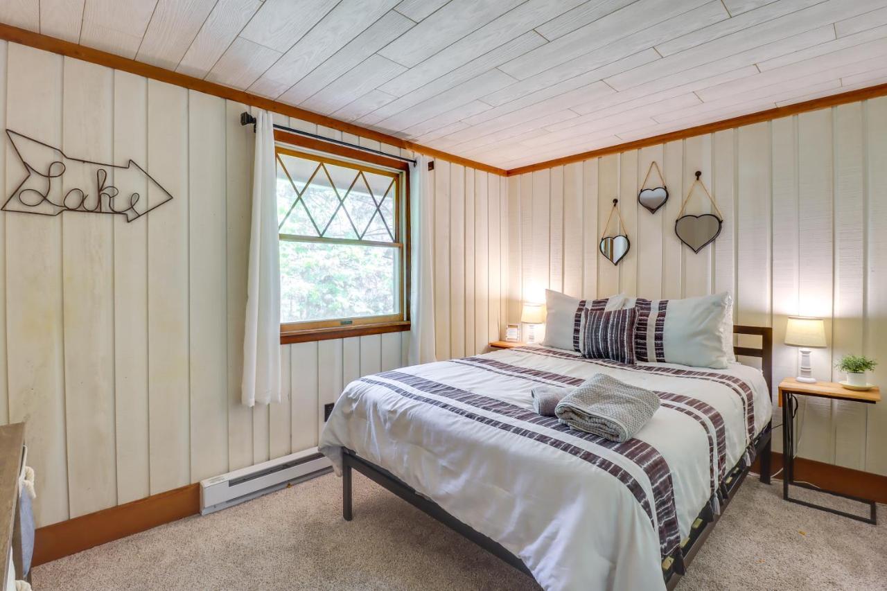 Lakefront Poconos Vacation Rental With Swim Dock! Long Pond Exteriör bild