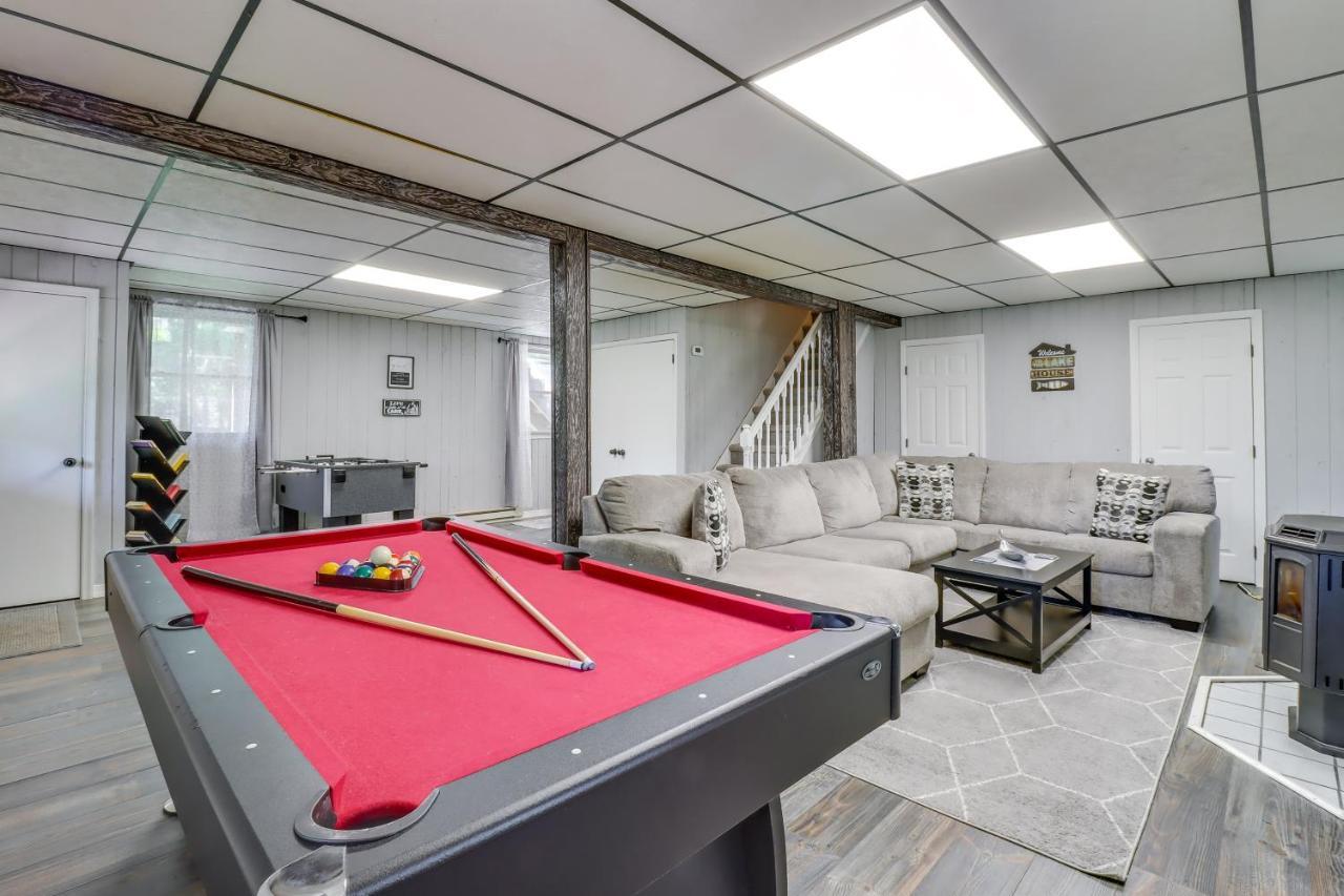 Lakefront Poconos Vacation Rental With Swim Dock! Long Pond Exteriör bild