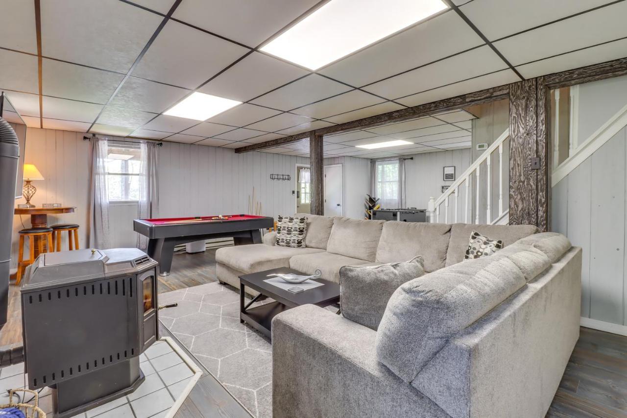 Lakefront Poconos Vacation Rental With Swim Dock! Long Pond Exteriör bild