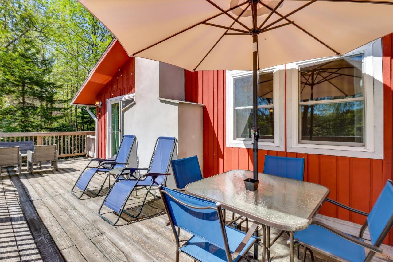 Lakefront Poconos Vacation Rental With Swim Dock! Long Pond Exteriör bild